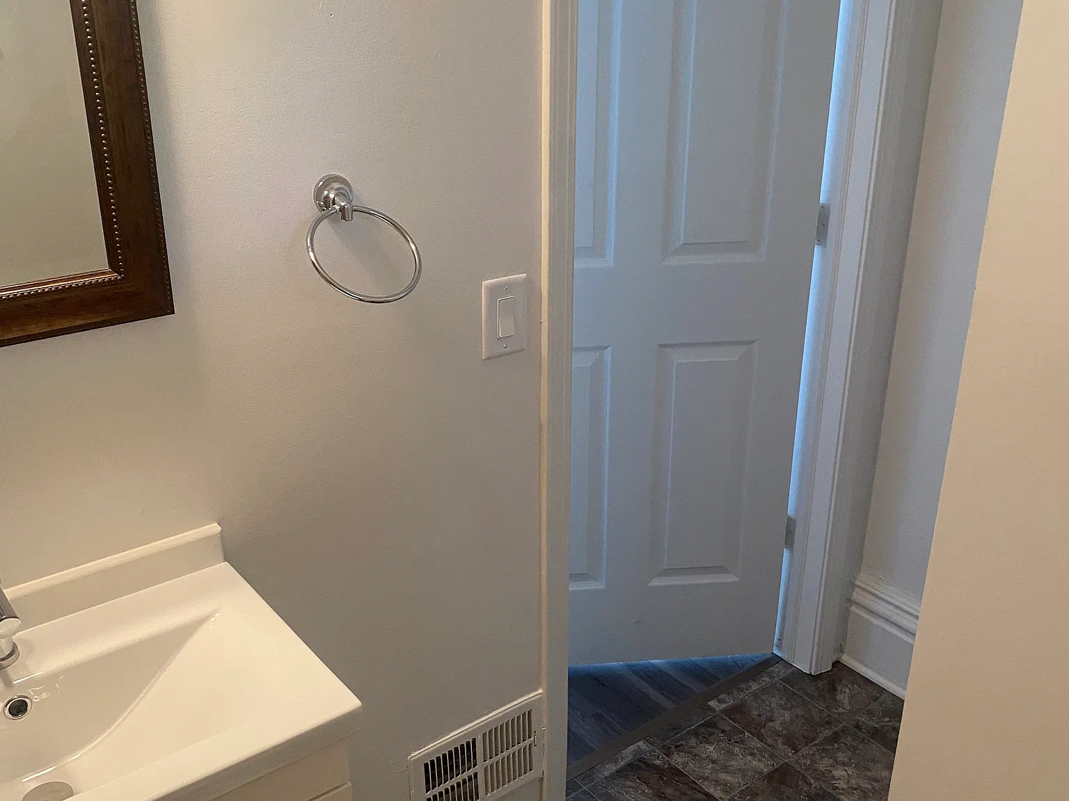 1 bed, 350 sqft, $575 — Photo 4