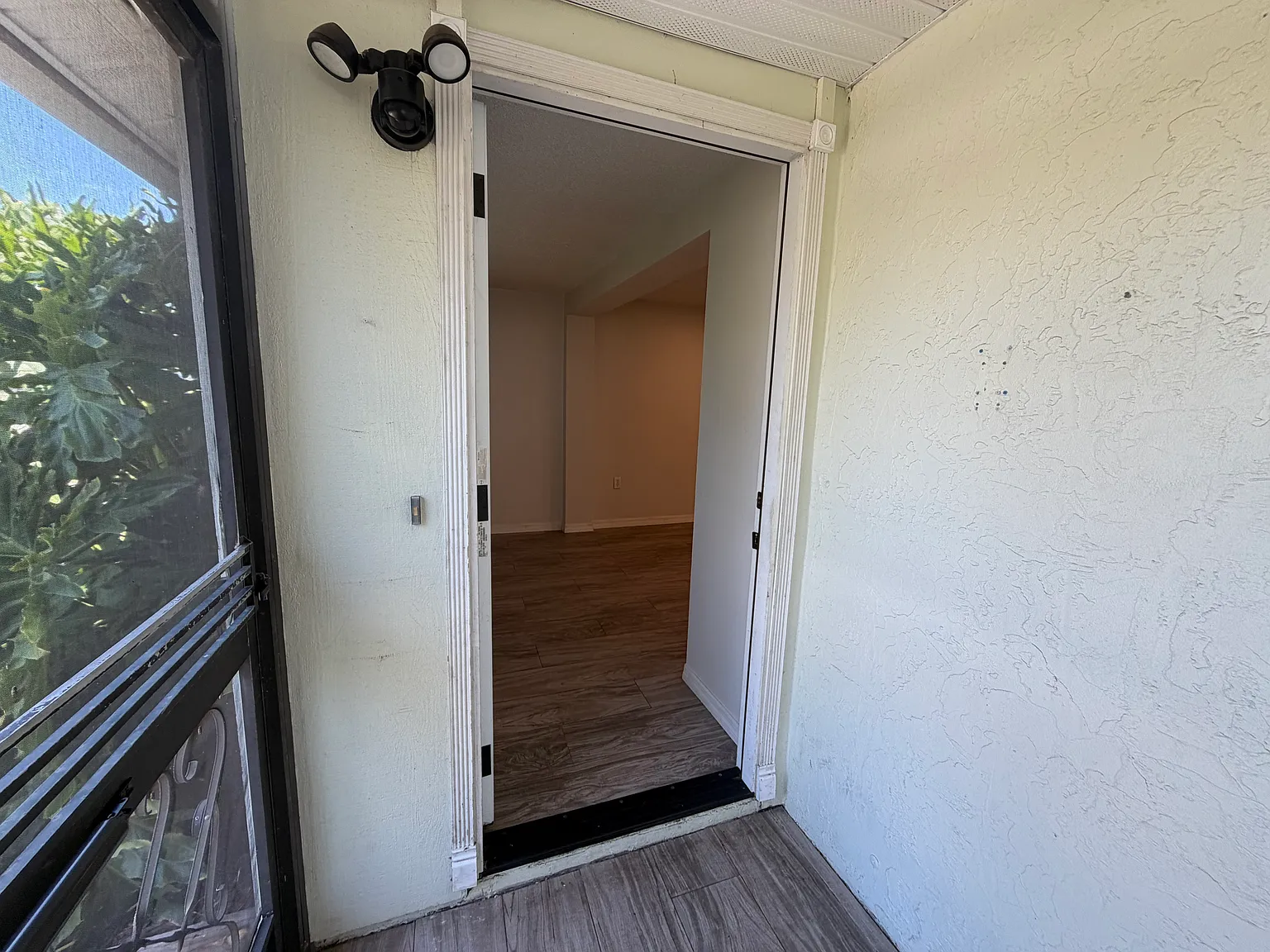2 bed, 1032 sqft, $1,575 — Photo 2