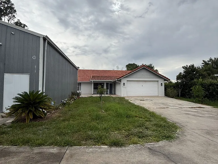 7423 Sparta Rd — Photo 2