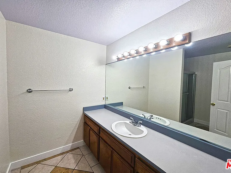 7556 Thousand Oaks Dr — Photo 23