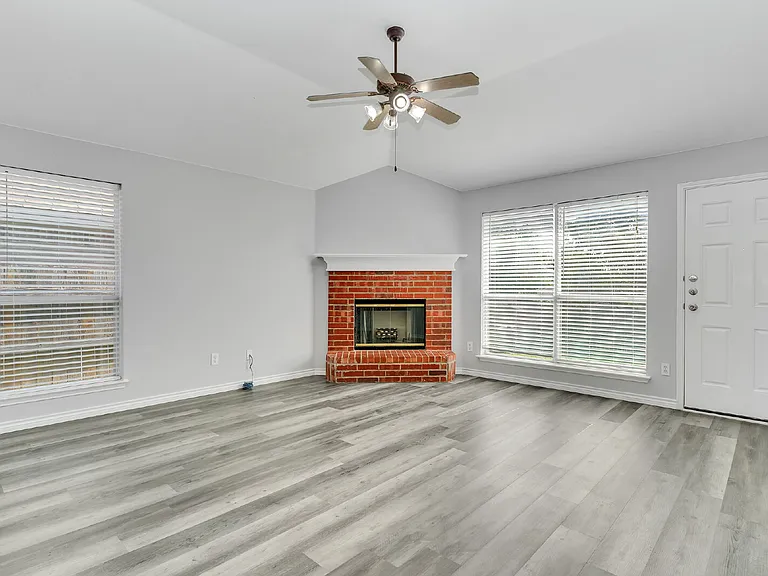 7321 Grass Valley Trl — Photo 13