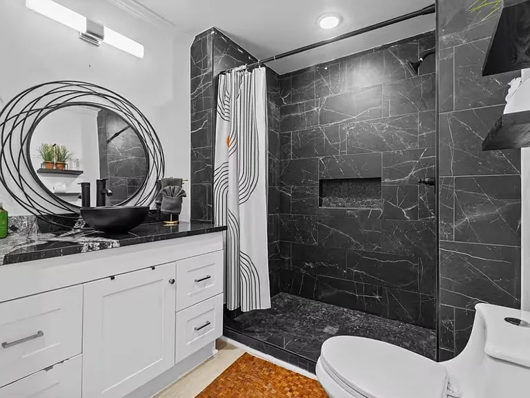 2408 Owen St — Photo 4