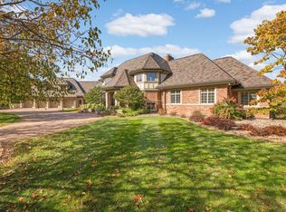 7 Catbird Ln, North Oaks, MN 55127