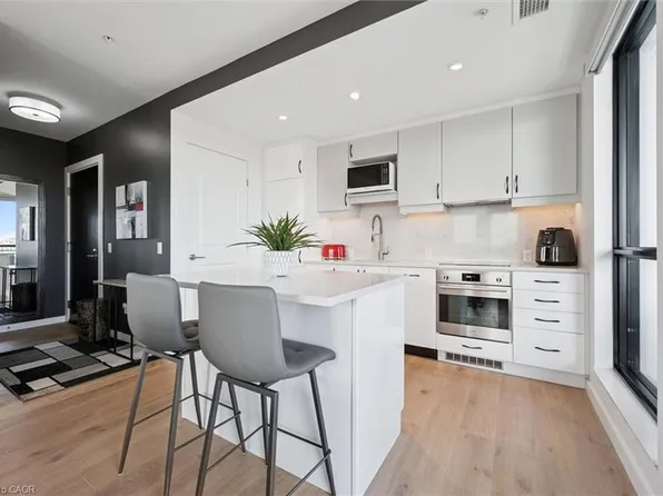181 King St S #1714, Waterloo, ON N2J 0E7