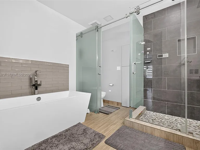 8061 NW 114th Pl #8061 — Photo 25