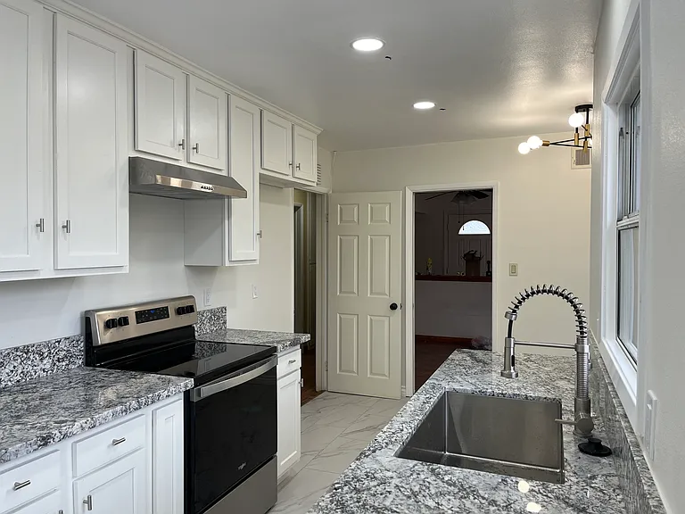 1305 E Oakmont Ave — Photo 6