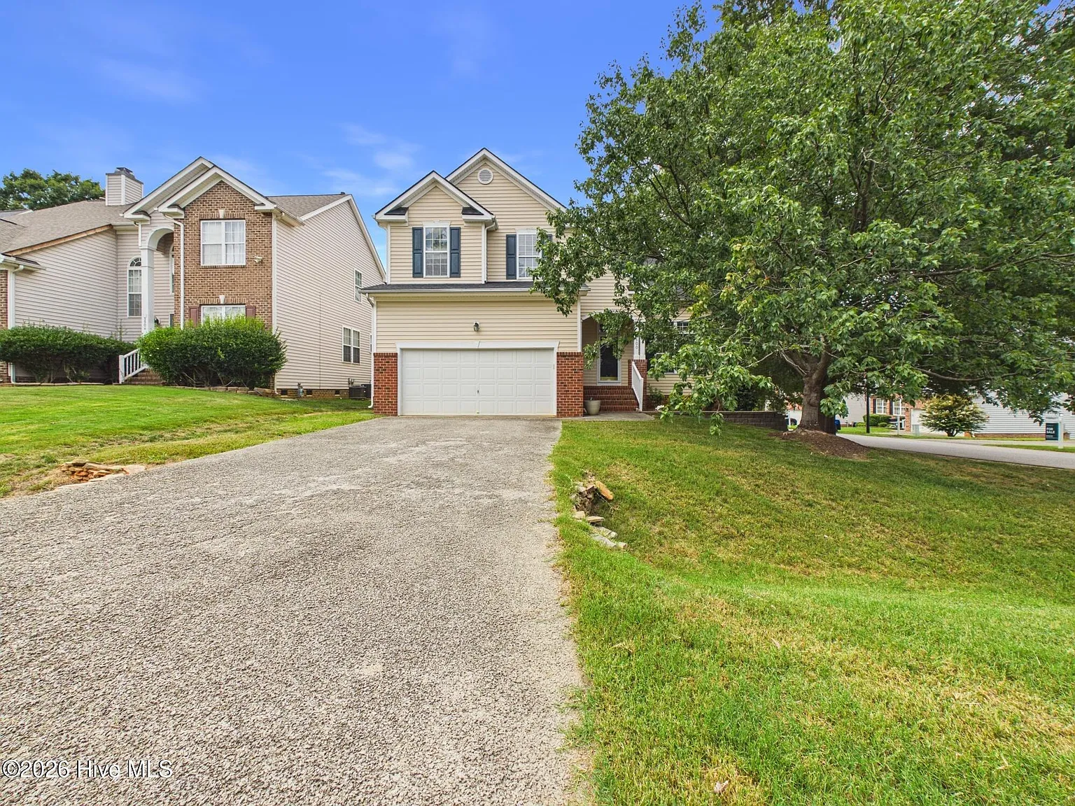 3 bed, 2.5 bath, 2135 sqft, $2,595 — Photo 1