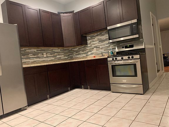 4th image of 2932 W Polk St #1