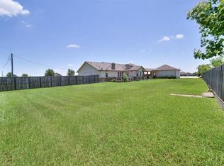 1963 Settlers Court Dr, Sealy, TX 77474