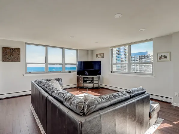 1707 N Prospect Ave Unit 16, Milwaukee, WI 53202