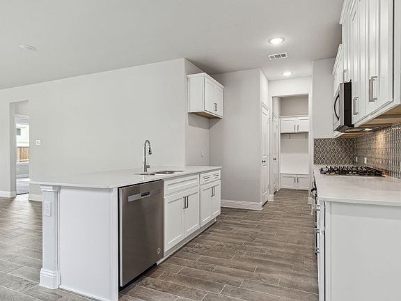 4th image of 2708 Woodland Ct