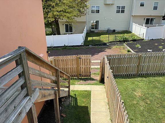 4th image of 814 E Hector St APT 2