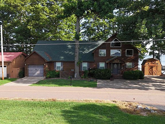 2nd image of 873 Lake Dr
