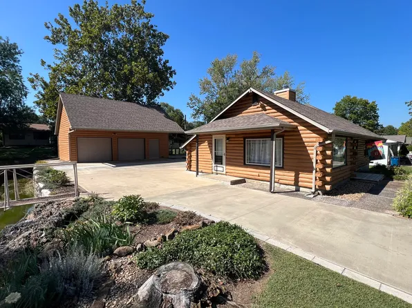 1729 Glenwood Place, Carthage, MO 64836