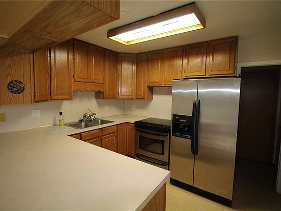 5th image of 2817 Helen Ln