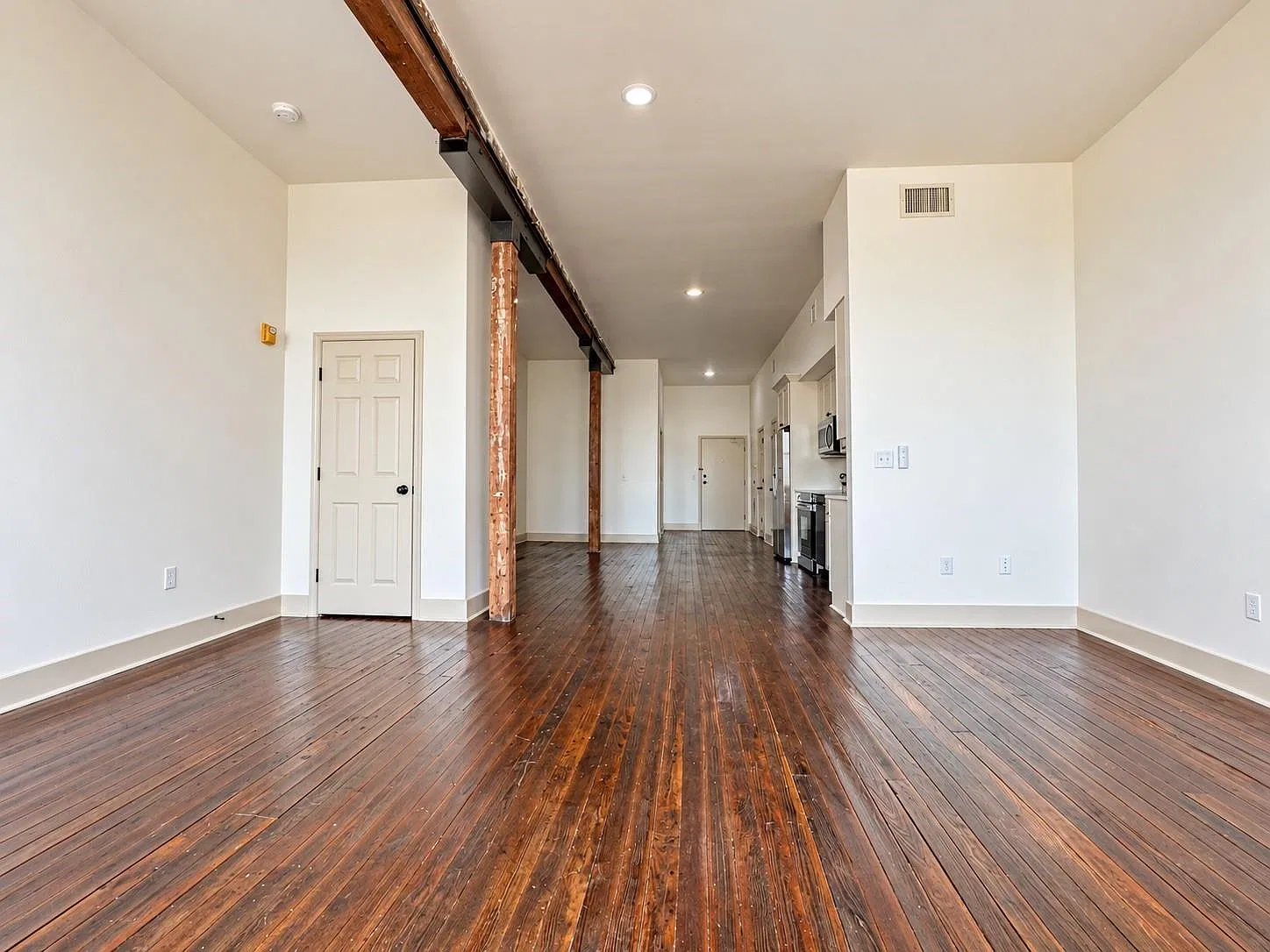 Studio, 1.0 bath, 924 sqft, $1,350 — Photo 4