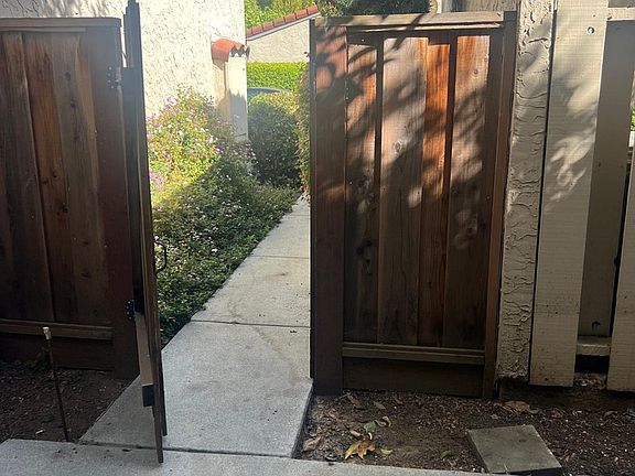 3rd image of 118 Mission Dr