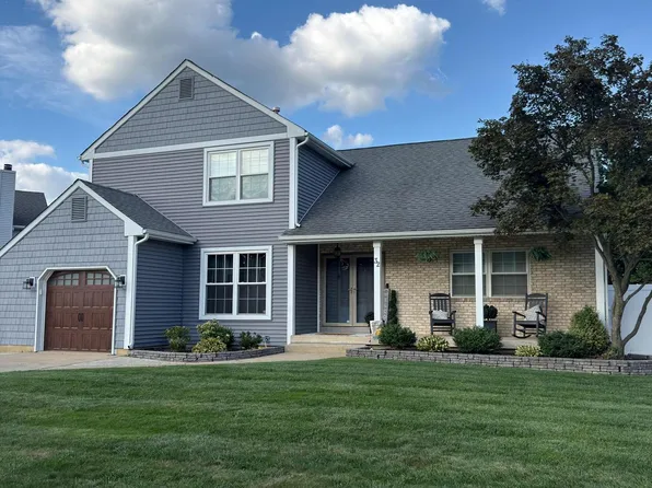 32 Longwood Dr, Sicklerville, NJ 08081