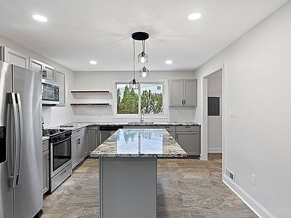 3rd image of 409 Maiden Ln