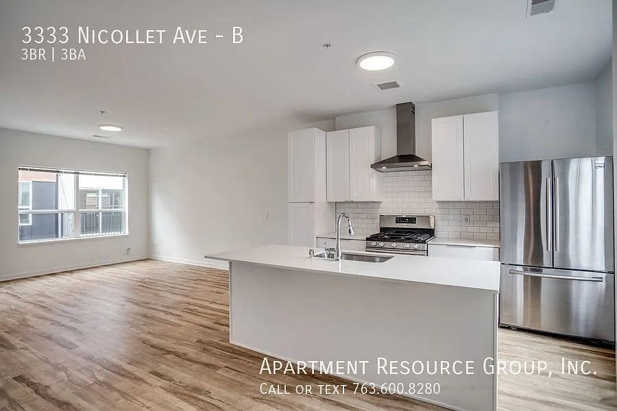 Luxury 3bed/2.5ba Townhome for Rent in Minneapolis! — Photo 3