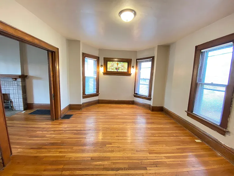 2329 Indianola Ave — Photo 6