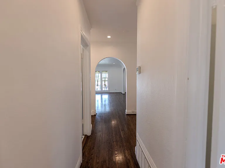1067 S Sycamore Ave — Photo 46