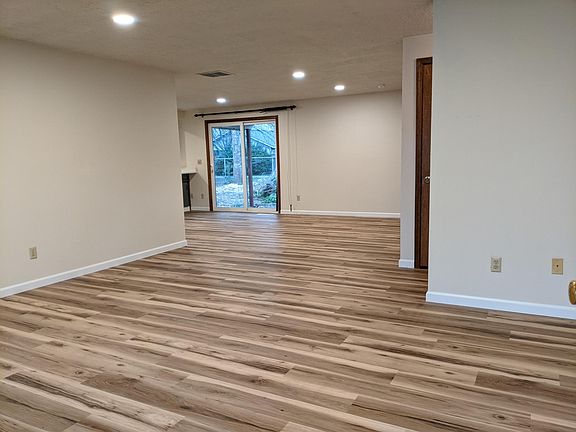 5th image of 715 SW Russ Ln