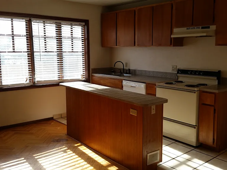 Avenue West Roosevelt St — Photo 11