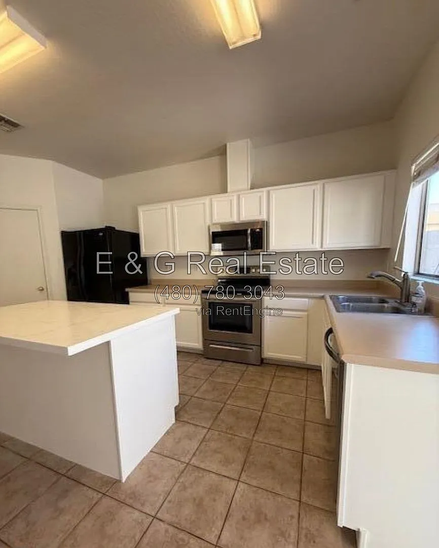 3 bed, 2.5 bath, 1744 sqft, $1,995 — Photo 4