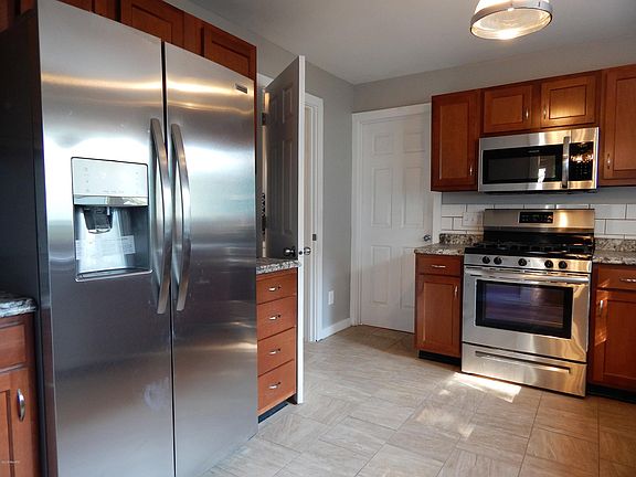 3rd image of 815 7th St NW