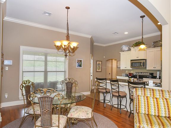 4th image of 401 Camelot Hill Dr