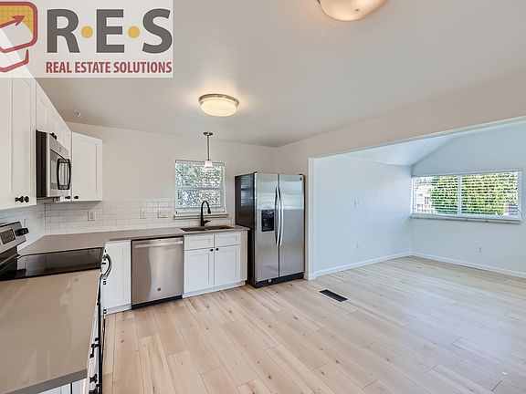 5th image of 155 Lowell Blvd