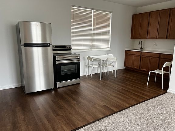 3rd image of 13512 Stevenson Ln