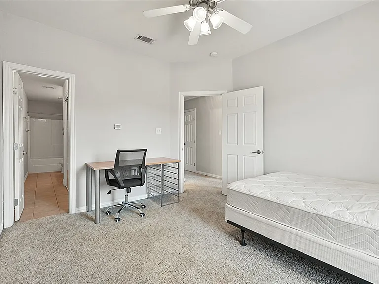 1001 Krenek Tap Rd #2102 — Photo 19