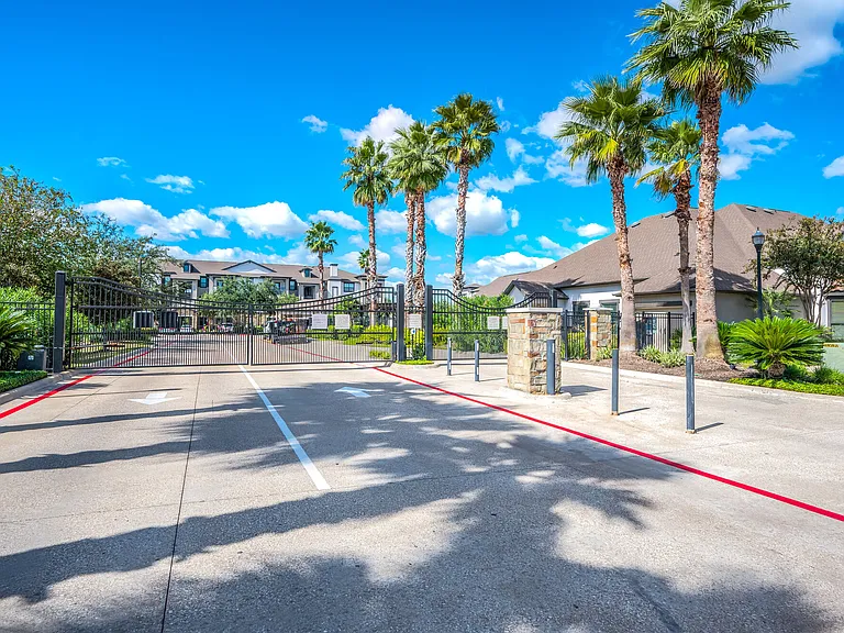 Grand Villas at Tuscan Lakes — Photo 35
