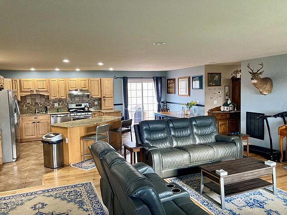 2nd image of 10 Eden Ln