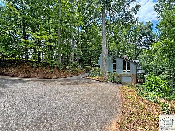 5th image of 385 Hickory Ridge Rd