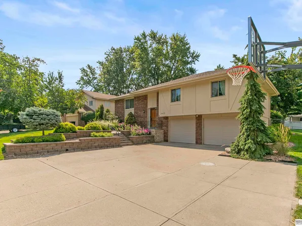 21479 Brentwood Rd, Elkhorn, NE 68022