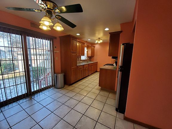 4th image of 3905 Clough Ave