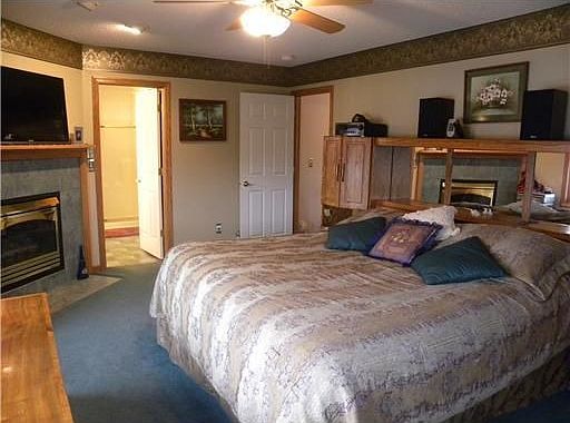 Master Suite w/gas fireplace
