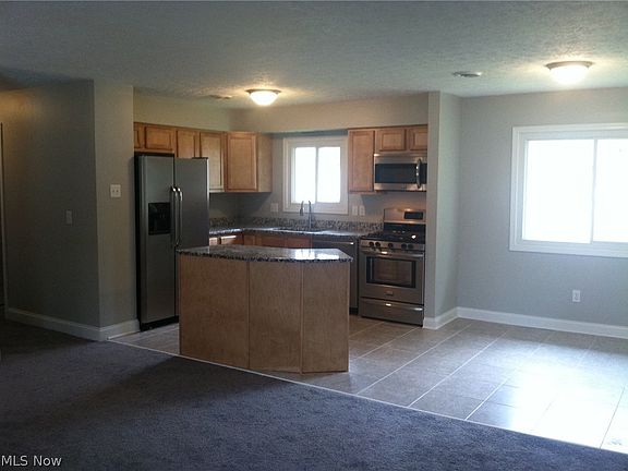 4th image of 949 Dillewood St