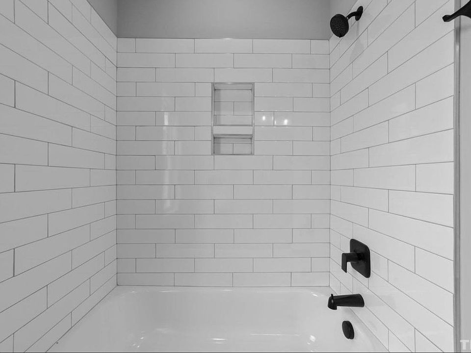 1st image of 802 Knollwood Dr