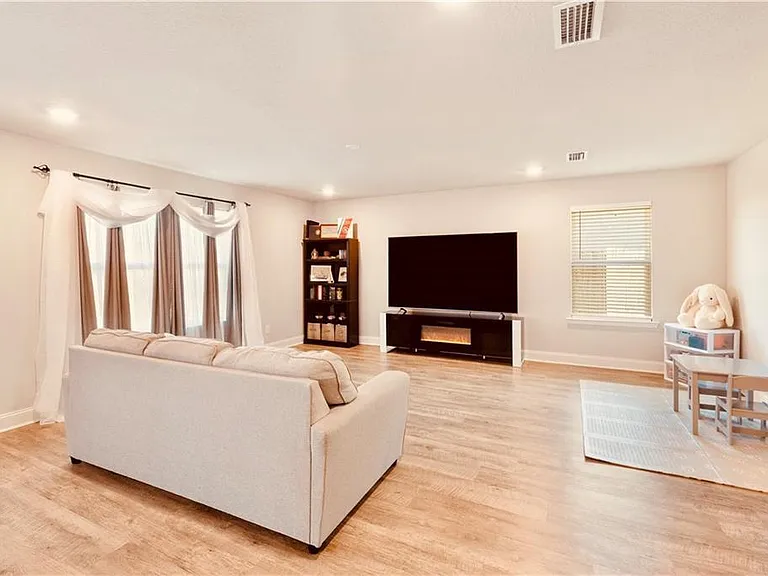 8120 Fairview Ct — Photo 2
