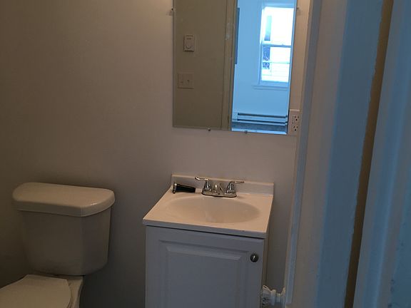 4th image of 1025 W Bryan St