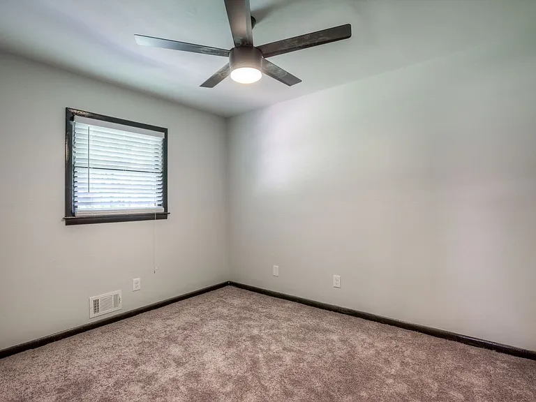 1194 Weston Dr — Photo 11