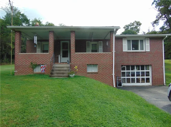 991 River Rd, Dawson, PA 15428