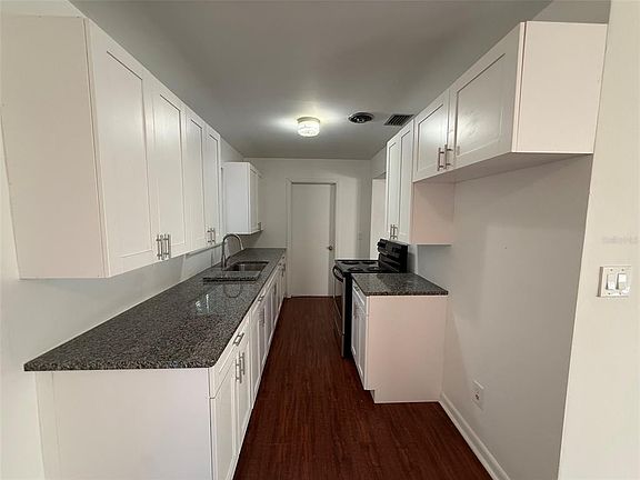 5th image of 536 NE 12TH COURT