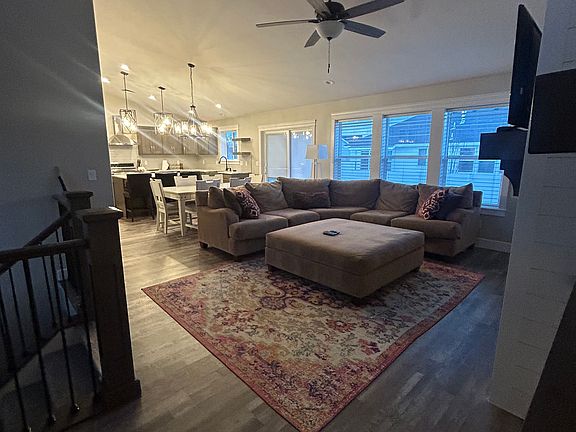3rd image of 541 E Glendora Cir