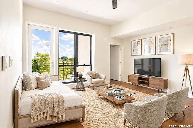Studio, 1.0 bath, 456 sqft, $1,425 — Photo 3