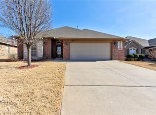 516 Palermo Cir, Edmond, OK 73034